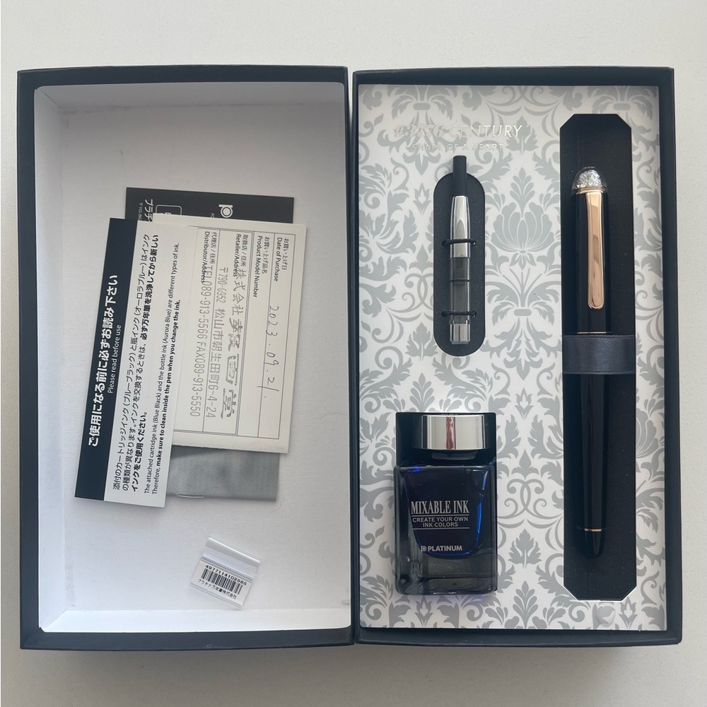 SOLD Platinum 3776 century shape of heart medium M nib fountain pen